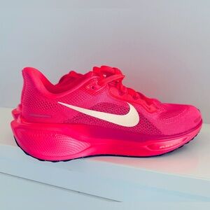 Nike Pegasus 41 in Women’s Size 8. LIKE NEW.